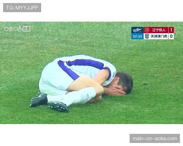 聚勒禁区内滑倒扭伤膝盖，多特蒙德防线再遭打击